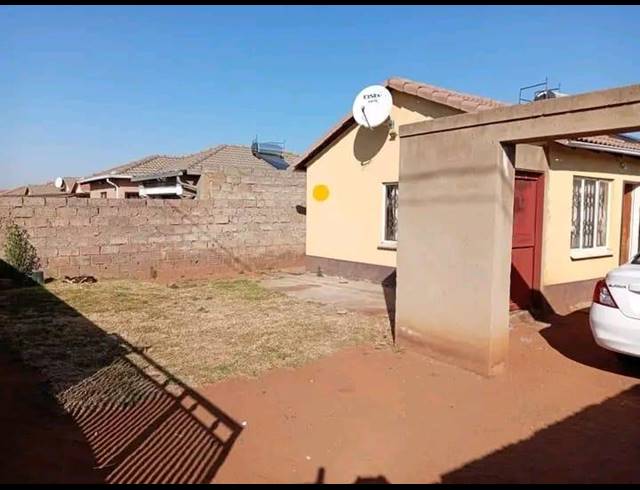 5 BEDROOM HOUSE FOR SALE IN PROTEA GLEN
